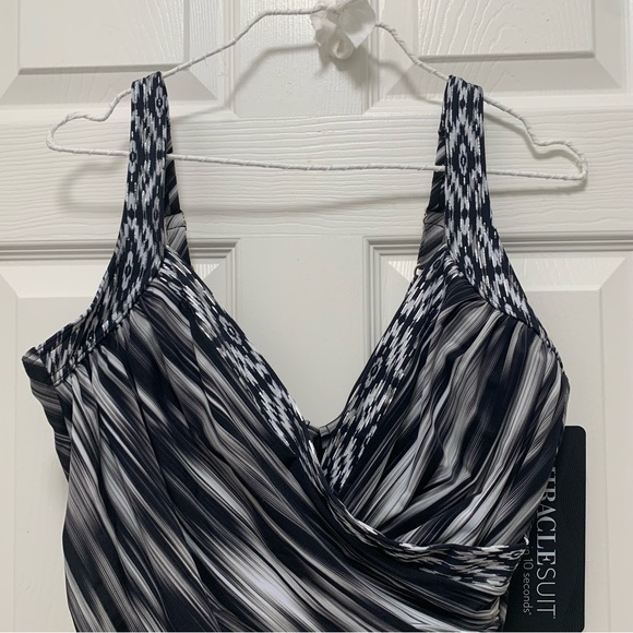 NWT Miraclesuit Warp Speed Sanibel - Picture 7 of 14